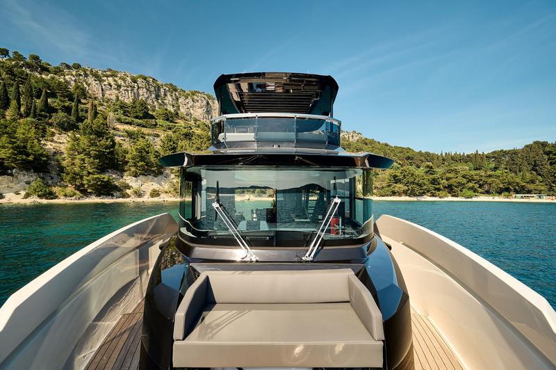 Book yachts online - motorboat - Explorer 62 Fly - Blue Moon - rent