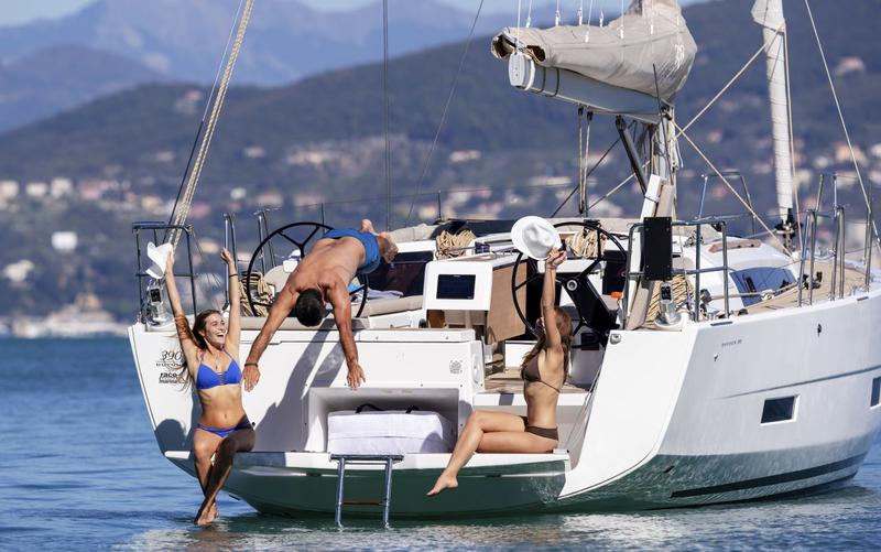 Book yachts online - sailboat - Dufour 390 - PARIS - rent