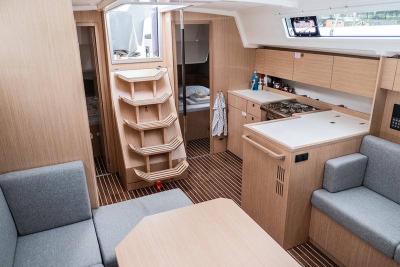 Book yachts online - sailboat - Bavaria C42 - ARUNA - rent
