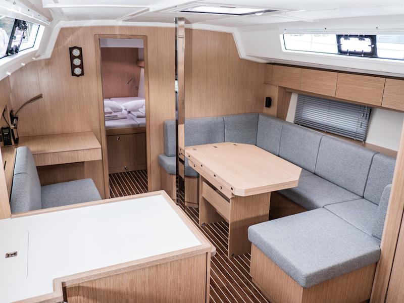 Book yachts online - sailboat - Bavaria C42 - ARUNA - rent