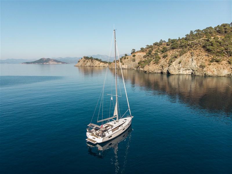 Book yachts online - sailboat - Bavaria C42 - NOMAD - rent