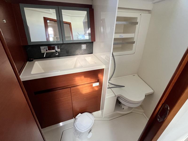 Book yachts online - sailboat - Hanse 418 - DAFNE (generator, watermaker, teak cockpit, gas BBQ) - rent