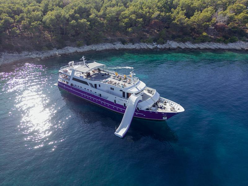 Book yachts online - motorboat - Motoryacht - Lupus Mare - rent