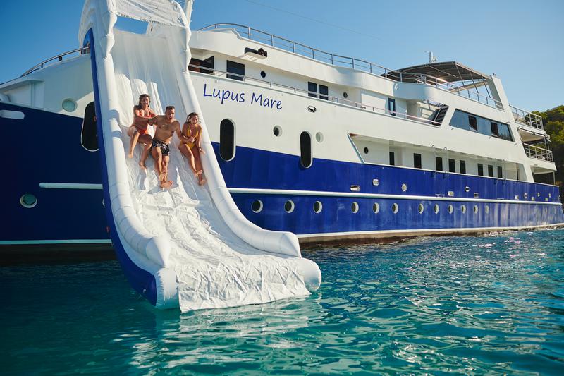 Book yachts online - motorboat - Motoryacht - Lupus Mare - rent