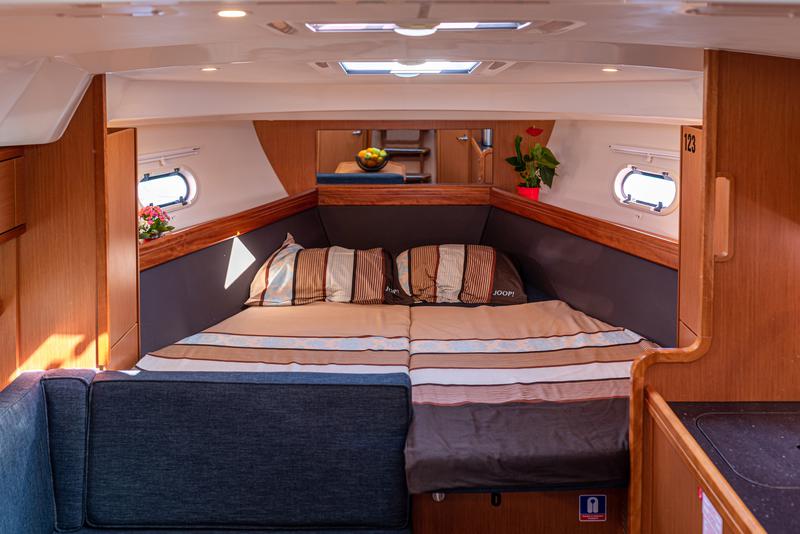 Book yachts online - motorboat - Bavaria 32 Sport - Dora - rent
