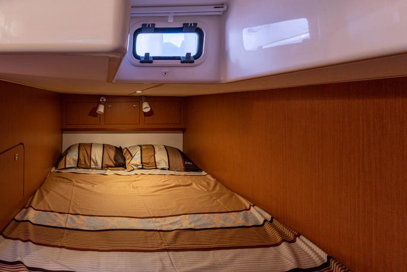 Book yachts online - motorboat - Bavaria 32 Sport - Dora - rent
