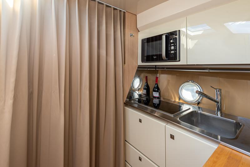 Book yachts online - motorboat - Sessa C35 - Ela - rent