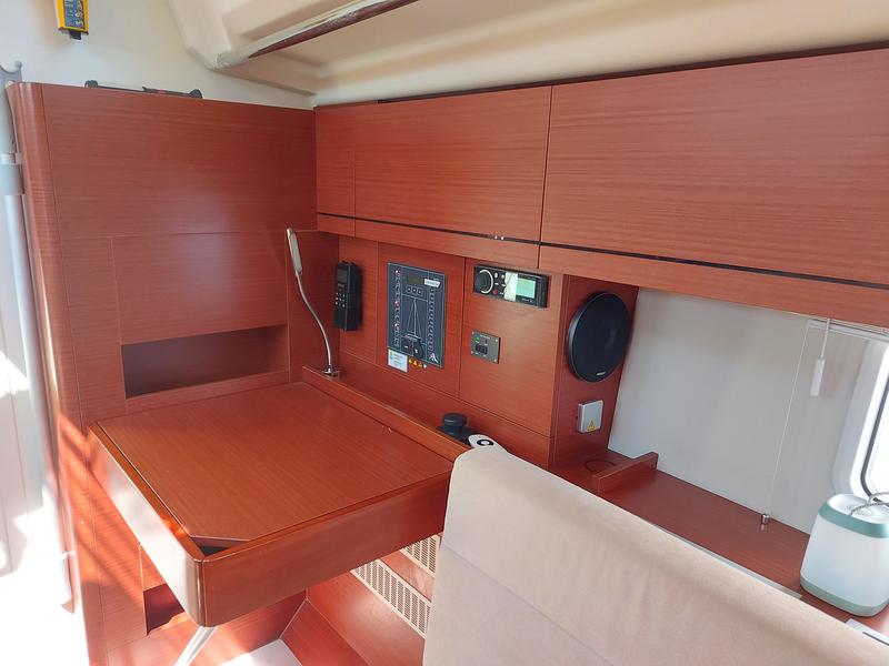 Book yachts online - sailboat - Hanse 418 - Themisto - rent