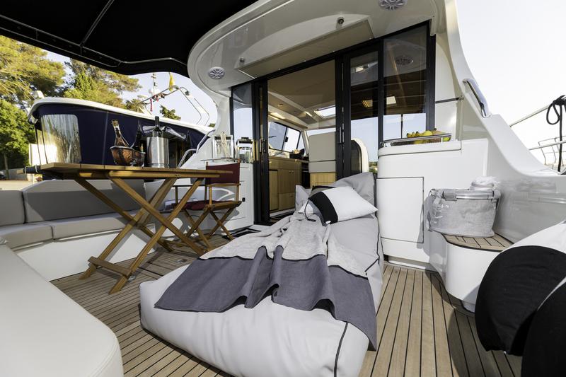Book yachts online - motorboat - Adriana 36 - Gaja - rent