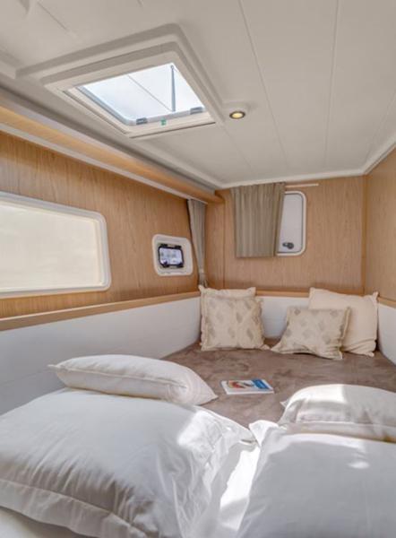 Book yachts online - catamaran - Lagoon 400 S2 - Orion VII - rent