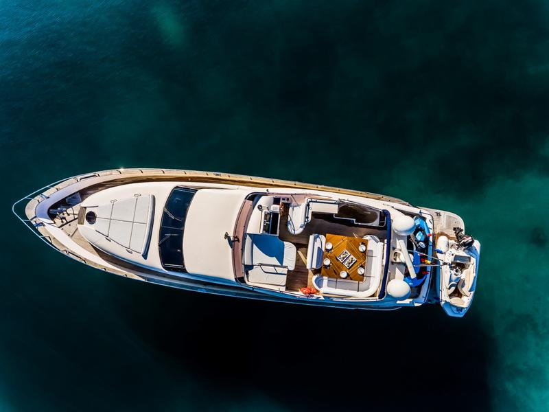 Book yachts online - motorboat - Cayman 70 - Secret Life - rent