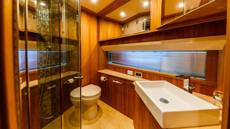 Book yachts online - motorboat - Cayman 70 - Secret Life - rent