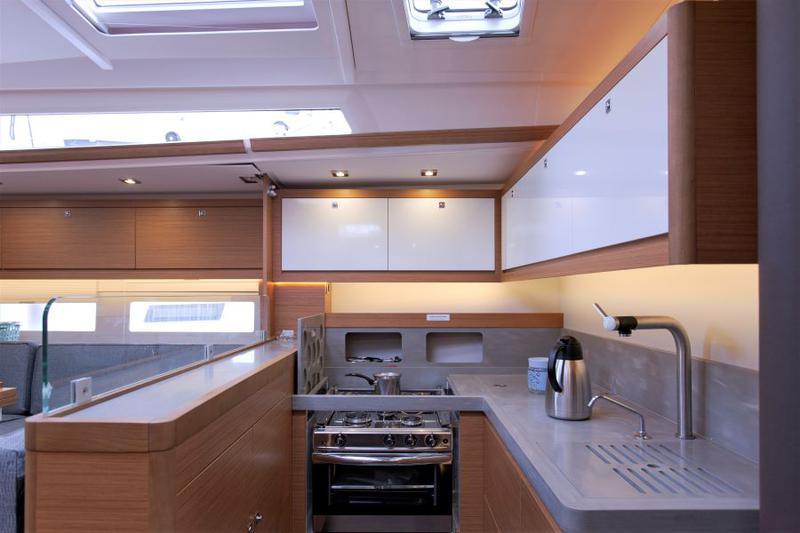 Book yachts online - sailboat - Dufour 530 - ANNA III - rent