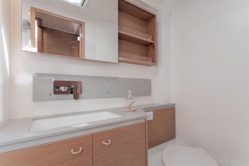 Book yachts online - catamaran - Excess 15 - WHITE LOTUS - rent