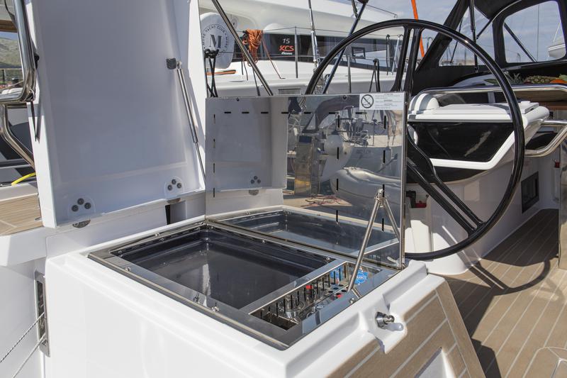Book yachts online - sailboat - Elan GT6 - NEVERA - rent
