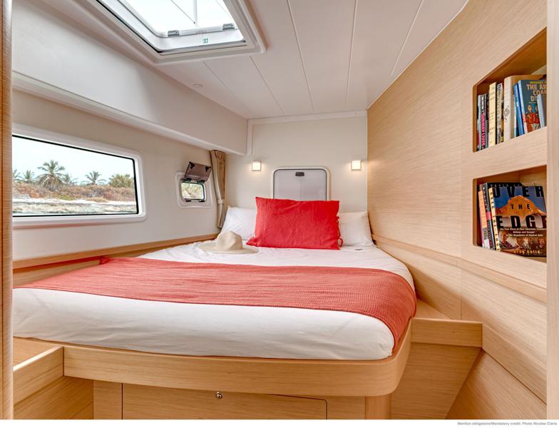 Book yachts online - catamaran - Lagoon 42 - STARDUST - rent