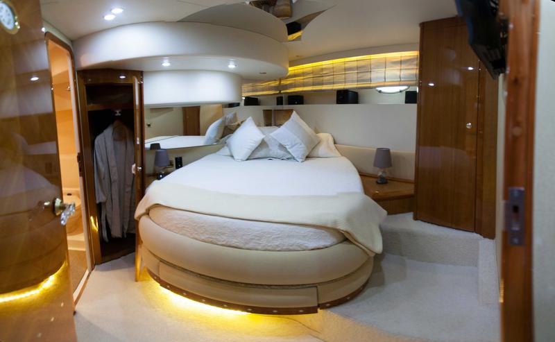 Book yachts online - motorboat - Azimut 58 - Poseidon - rent