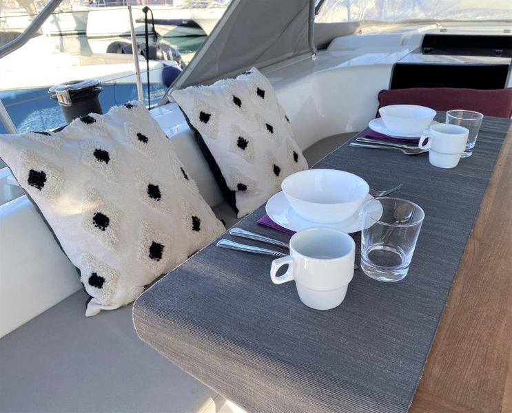Book yachts online - sailboat - Hanse 508 - Infinity of Respect - rent