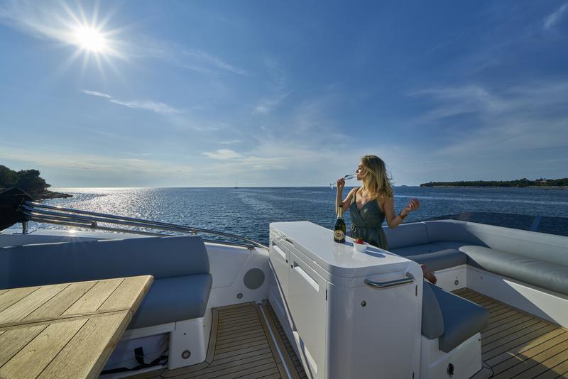 Book yachts online - motorboat - Sunseeker Manhattan 55 - Apolo - rent