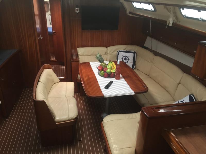Book yachts online - sailboat - Bavaria 44 - Giannis - rent