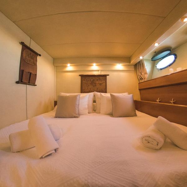 Book yachts online - motorboat - Posillipo Technema 67 - Temptation - rent