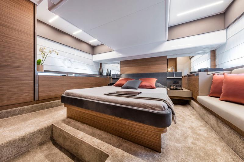 Book yachts online - motorboat - Ferretti 450 - Silver - rent