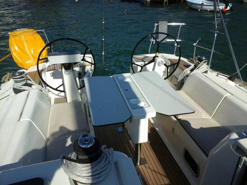 Book yachts online - sailboat - Dufour 44 - Victoria 1 - Refit 2018 - rent