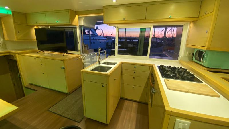 Book yachts online - catamaran - Lagoon 450  Flybridge - Fornes - rent