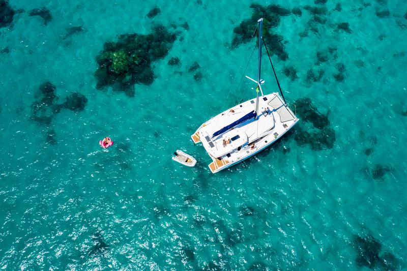 Book yachts online - catamaran - Leopard 48 - Black Swan - rent
