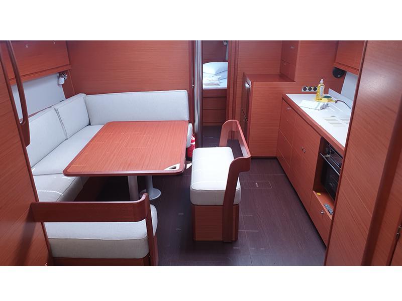 Book yachts online - sailboat - Dufour 430 Grand Large - Moderato - rent