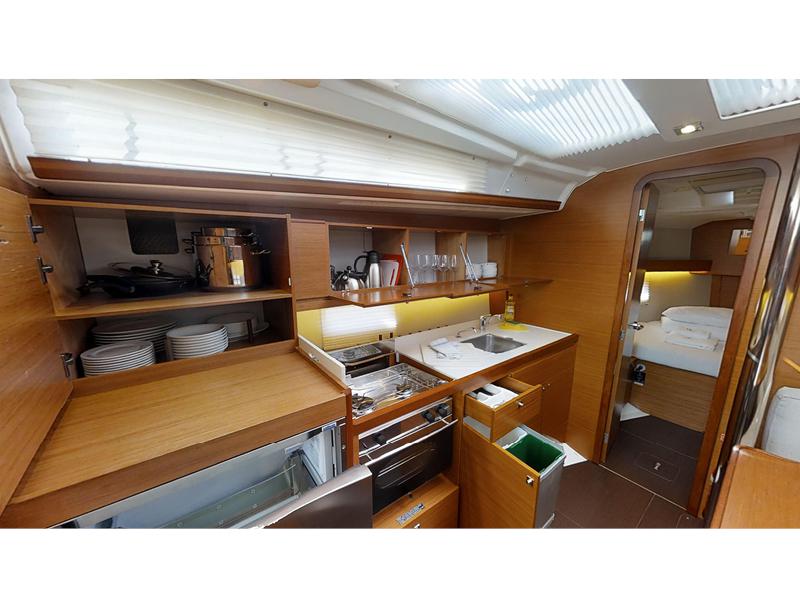 Book yachts online - sailboat - Dufour 390 Grand Large - Klara - rent