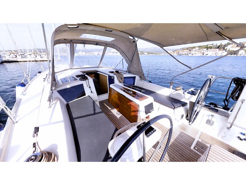 Book yachts online - sailboat - Dufour 360 Grand Large - Lola - rent