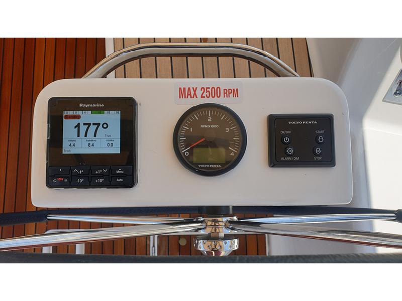 Book yachts online - sailboat - Dufour 430 Grand Large - Vivo - rent