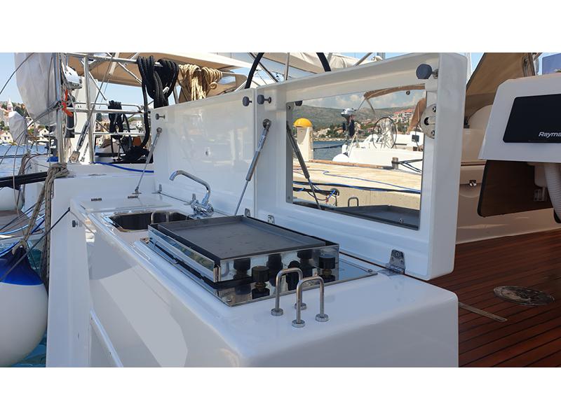 Book yachts online - sailboat - Dufour 430 Grand Large - Vivo - rent