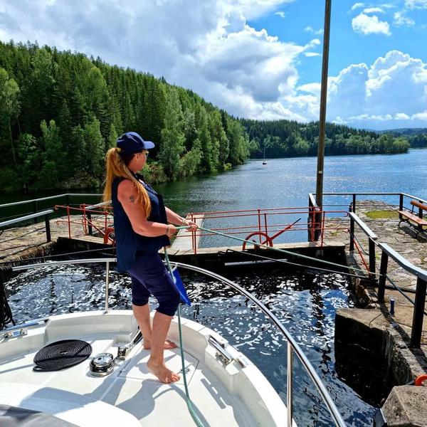 Book yachts online - motorboat - Greenline 33 - Dalen - rent