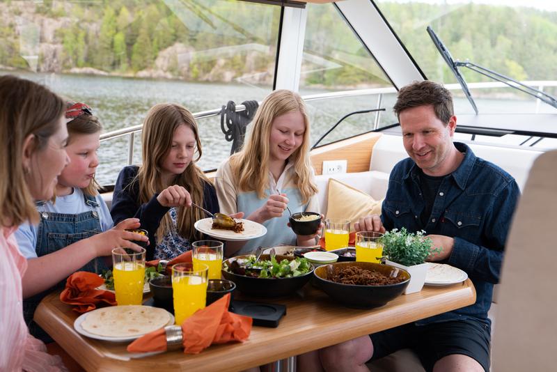 Book yachts online - motorboat - Greenline 33 - Dalen - rent