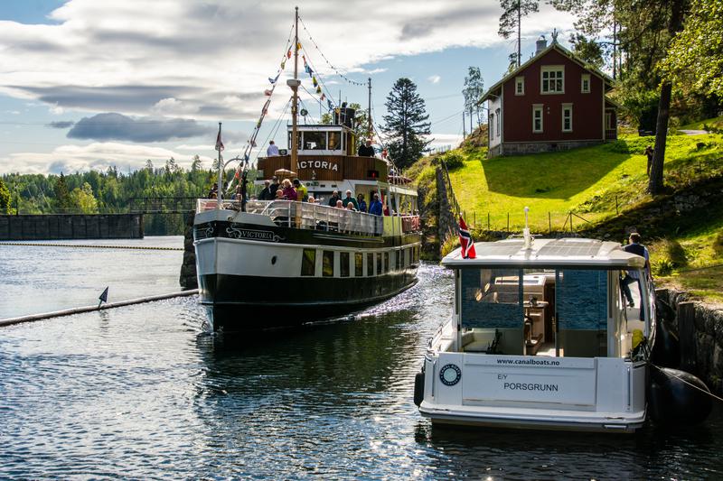 Book yachts online - motorboat - Greenline 33 - Dalen - rent