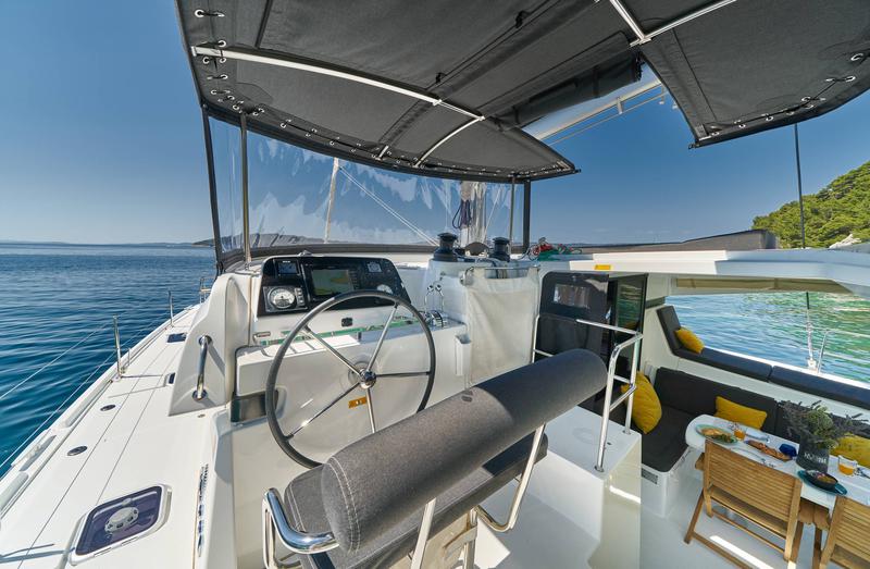 Book yachts online - catamaran - Lagoon 42 - AURA  - rent