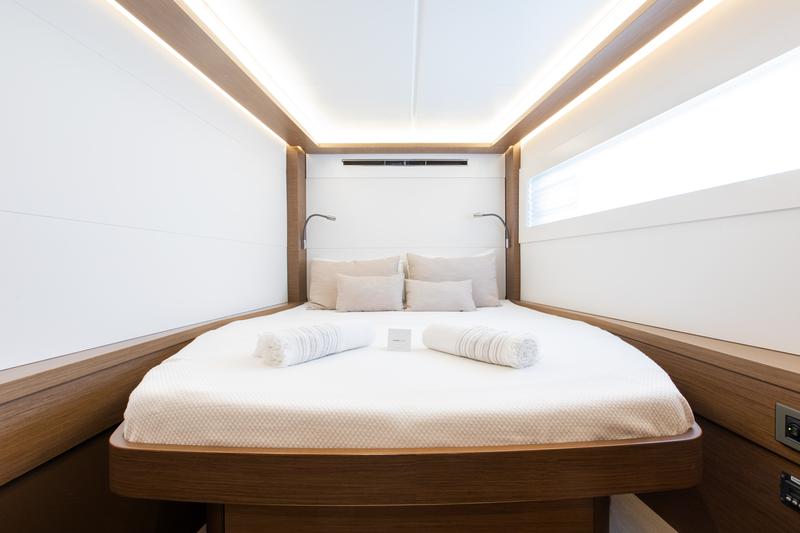 Book yachts online - catamaran - Lagoon 46 - Shanti - rent
