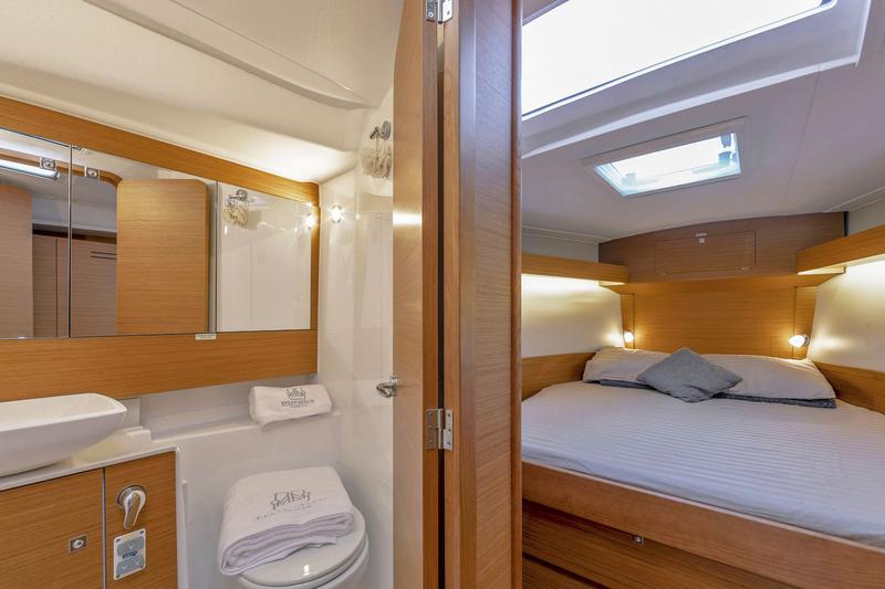 Book yachts online - sailboat - Dufour 430 Grand Large - IDA - rent