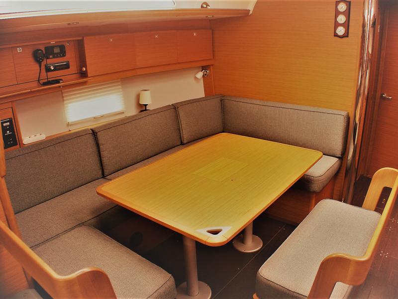 Book yachts online - sailboat - Dufour 430 Grand Large - Isabella - rent