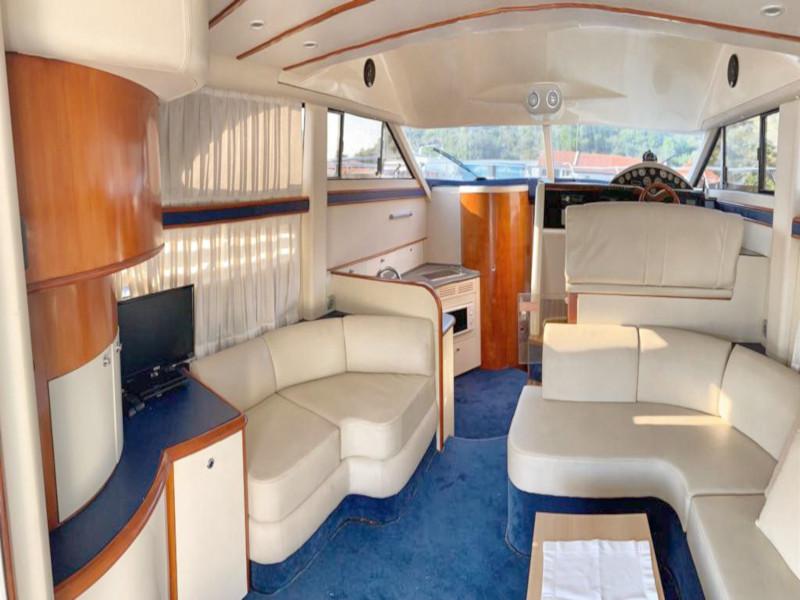 Book yachts online - motorboat - Fairline Phantom 40 - Julia - rent