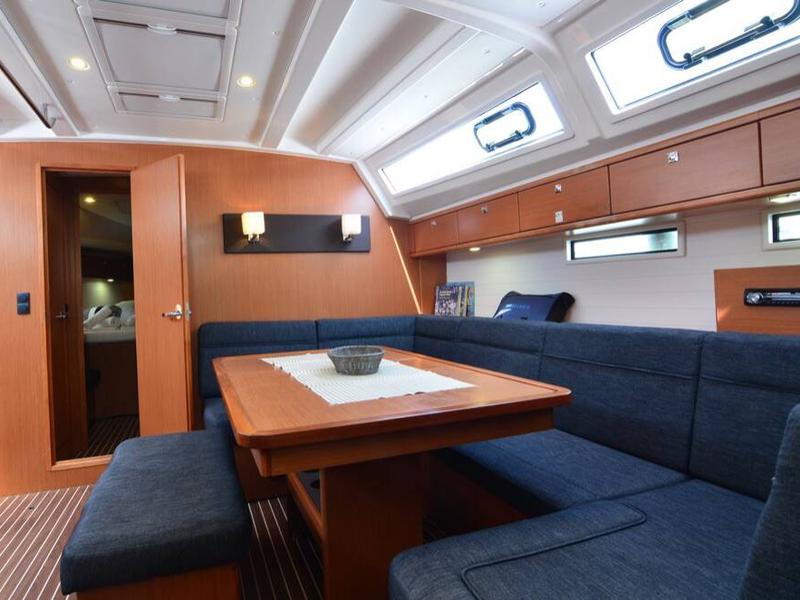 Book yachts online - sailboat - Bavaria Cruiser 46 - Lavanta - rent
