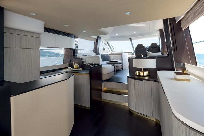 Book yachts online - motorboat - Azimut 55 Flybridge - Be Happy - rent