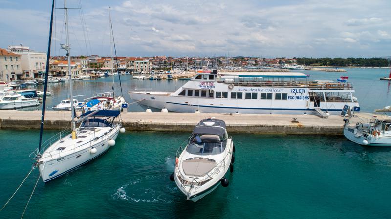 Book yachts online - motorboat - Cranchi Endurance 41 - SUMMER BREEZE - rent
