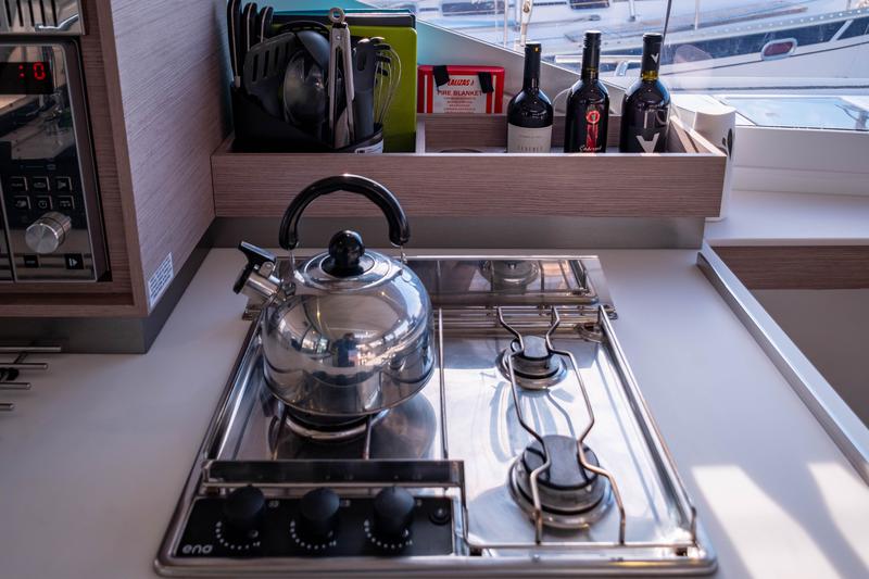 Book yachts online - catamaran - Fountaine Pajot Isla 40 - Artemis  - rent