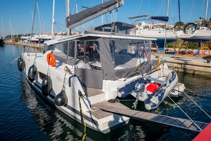 Book yachts online - catamaran - Fountaine Pajot Isla 40 - Artemis  - rent