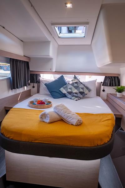 Book yachts online - catamaran - Fountaine Pajot Isla 40 - Artemis  - rent