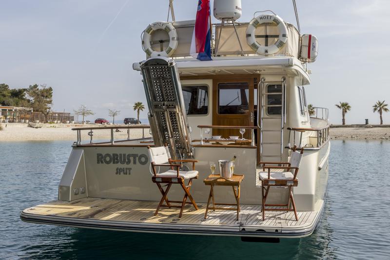 Book yachts online - motorboat - Belliure 44 MY - ROBUSTO - rent
