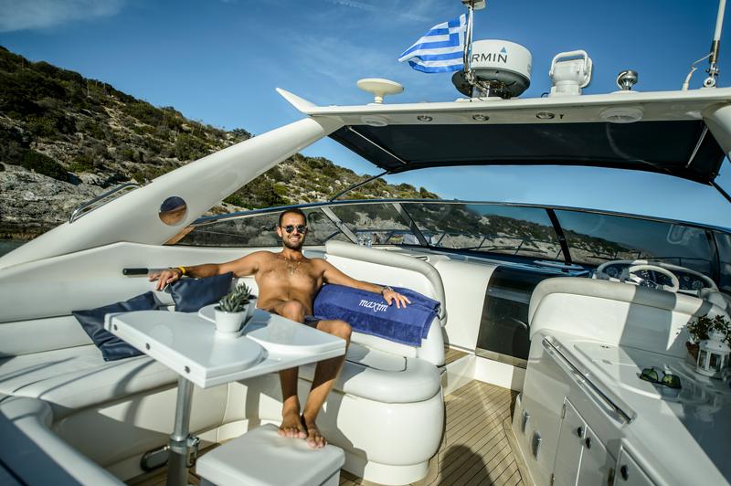 Book yachts online - motorboat - Sunseeker Portofino 40 - Maxim - rent
